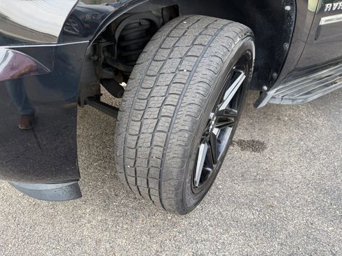 Used 2011 Chevrolet Avalanche LTZ image 77