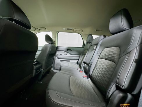 Used 2024 Nissan Pathfinder SV image 27