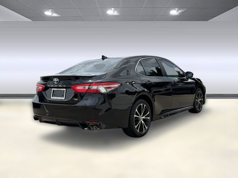 Used 2019 Toyota Camry SE FWD image 8
