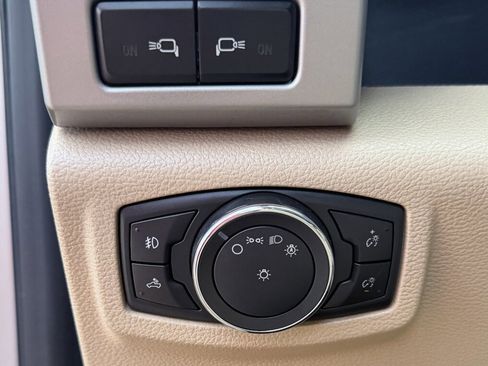 Used 2017 Ford F150 Lariat image 18