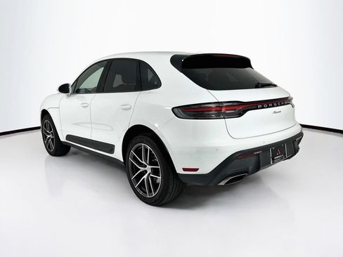 Certified 2025 Porsche Macan AWD/4WD image 3