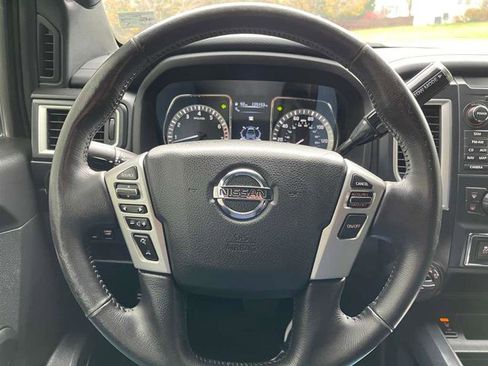 Used 2018 Nissan Titan SV w/ SV Convenience Package image 16