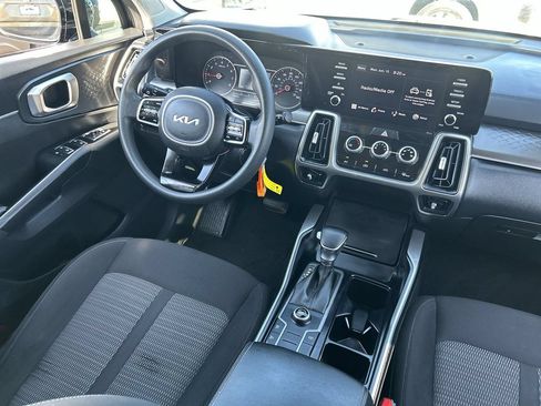 Used 2022 Kia Sorento LX FWD image 11