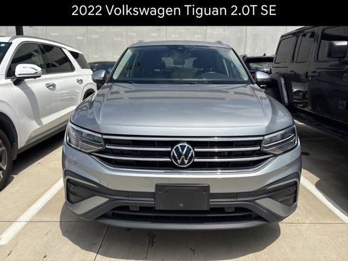 Used 2022 Volkswagen Tiguan SE FWD image 2