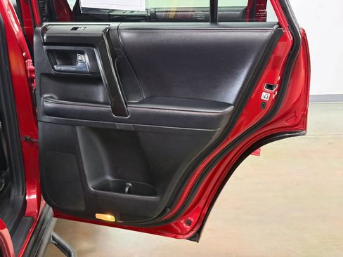 Used 2019 Toyota 4Runner TRD Off-Road Premium AWD/4WD image 18