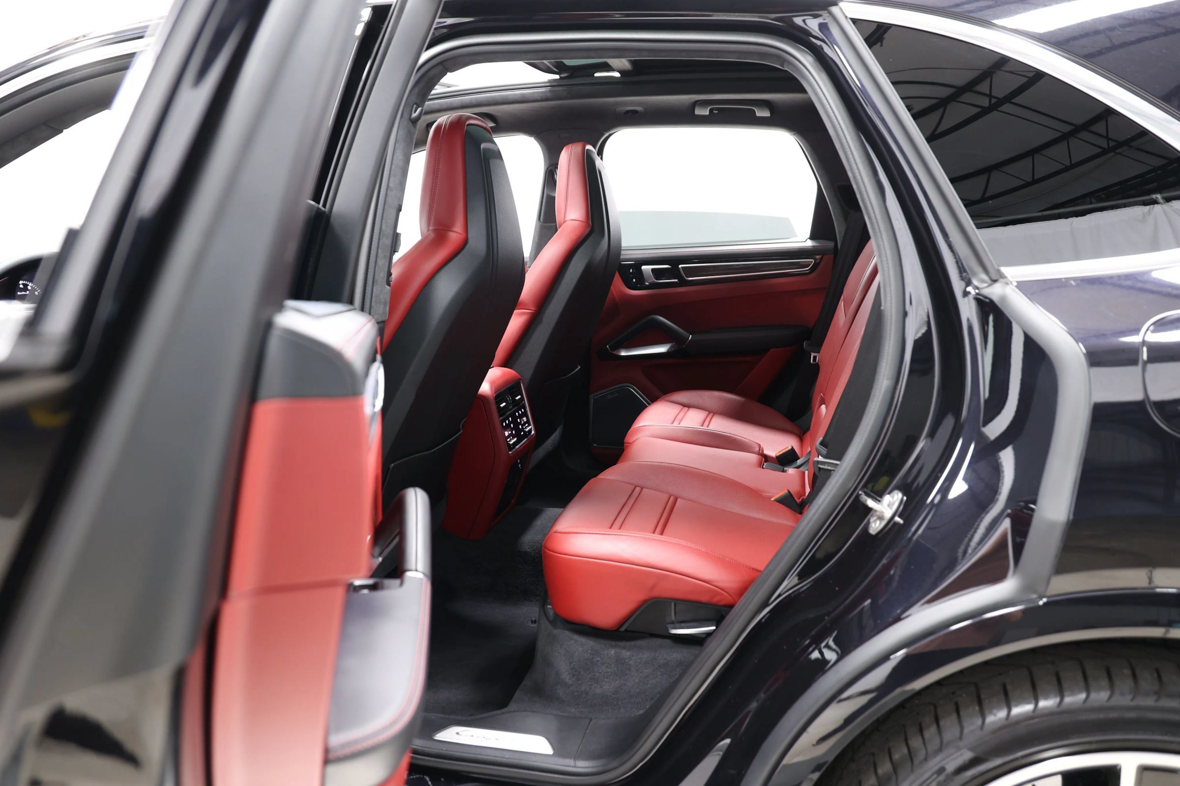 Used 2021 Porsche Cayenne Turbo S AWD/4WD image 59