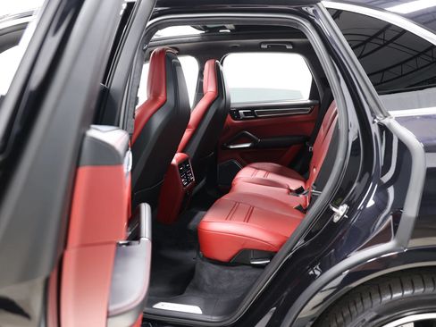 Used 2021 Porsche Cayenne Turbo S AWD/4WD image 59