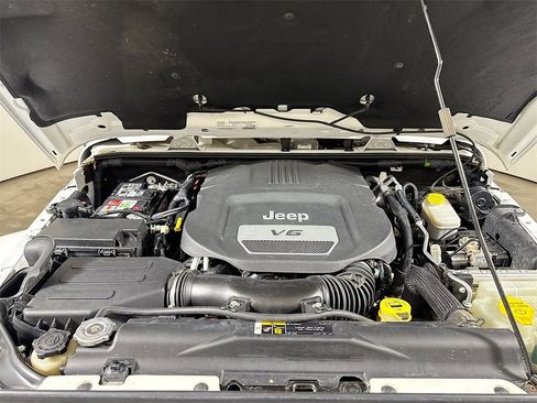 Used 2018 Jeep Wrangler Unlimited Sahara w/ Connectivity Group image 25