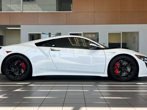 Used 2017 Acura NSX image 2