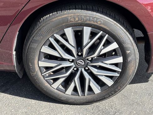 Used 2025 Nissan Altima 2.5 SV FWD image 31