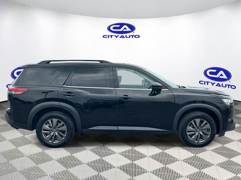 Used 2024 Nissan Pathfinder SV w/ SV Premium Package AWD/4WD image 3