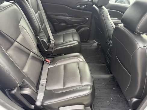 Used 2018 GMC Acadia SLT image 23