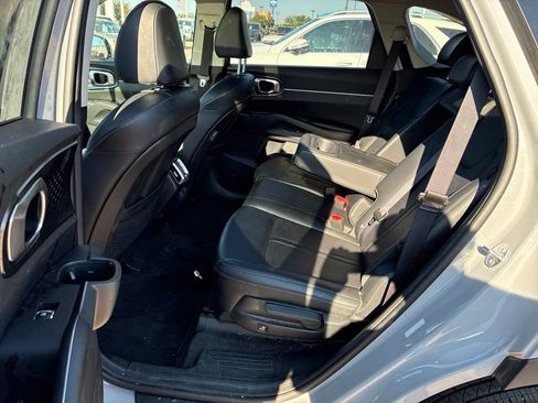 Used 2025 Kia Sorento S w/ Panoramic Sunroof Package FWD image 16