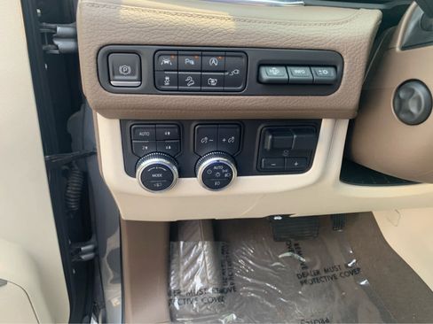Used 2022 GMC Yukon XL Denali w/ Max Trailering Package AWD/4WD image 15