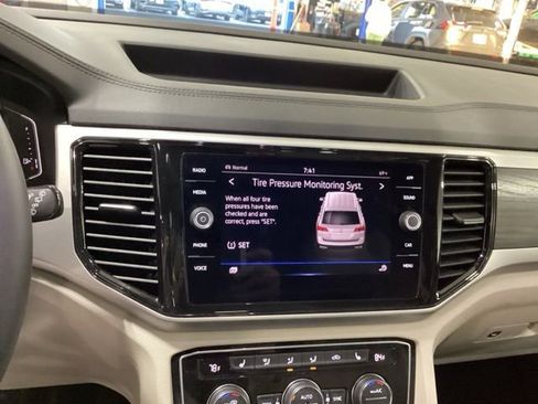 Used 2023 Volkswagen Atlas SE w/ Panoramic Sunroof Package AWD/4WD image 9