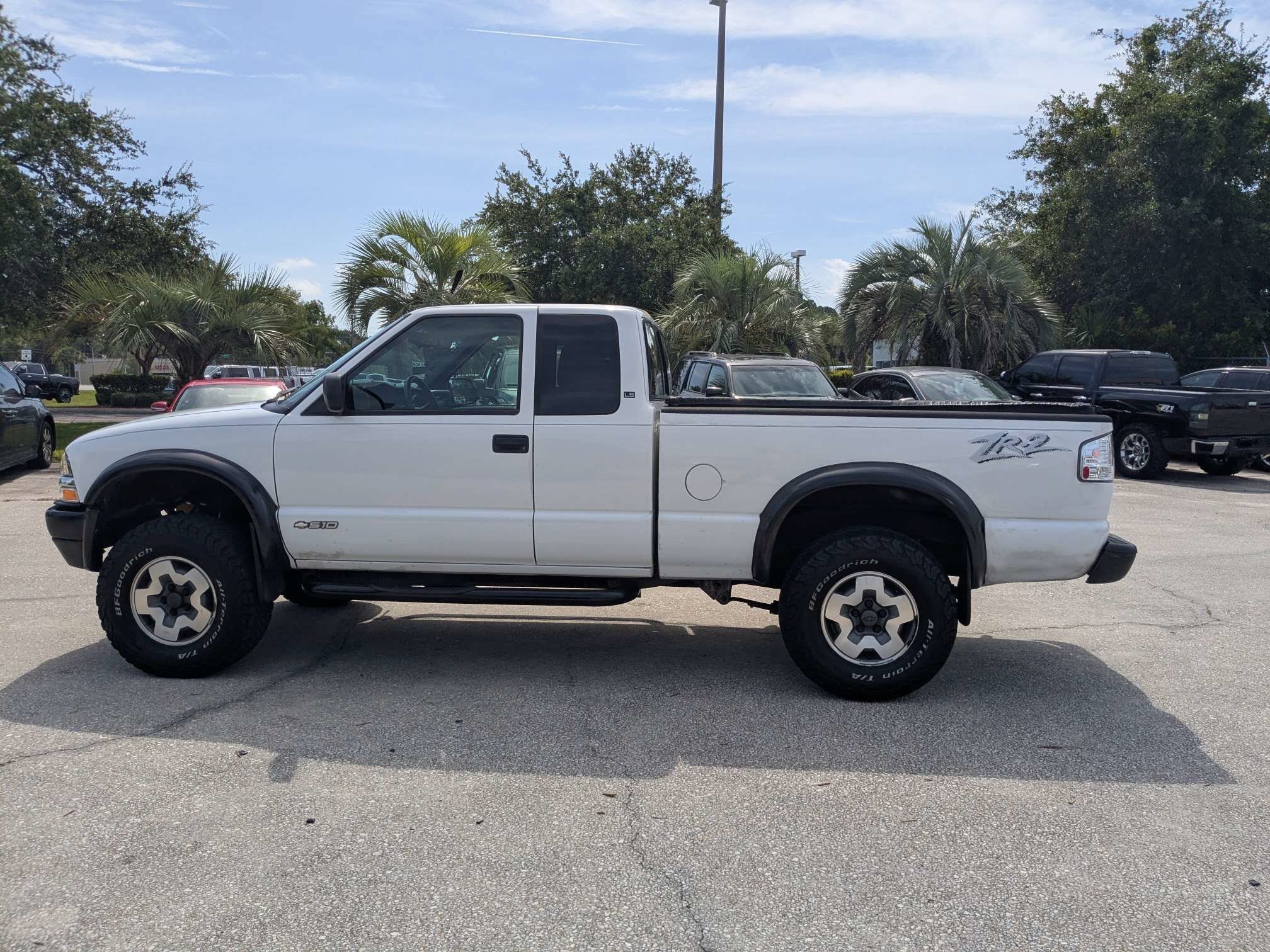 Used 2001 Chevrolet S10 Pickup 4x4 Extended Cab w/ Preferred Equipment Group image 7