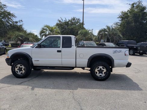 Used 2001 Chevrolet S10 Pickup 4x4 Extended Cab w/ Preferred Equipment Group image 7