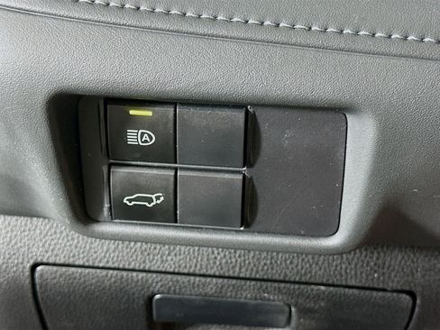 Used 2022 Toyota Highlander XLE FWD image 17