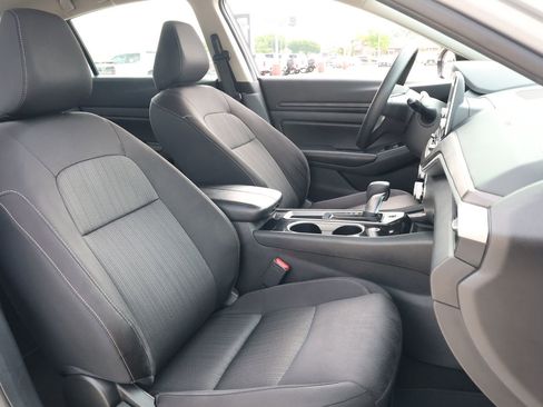Used 2024 Nissan Altima 2.5 SV FWD image 28