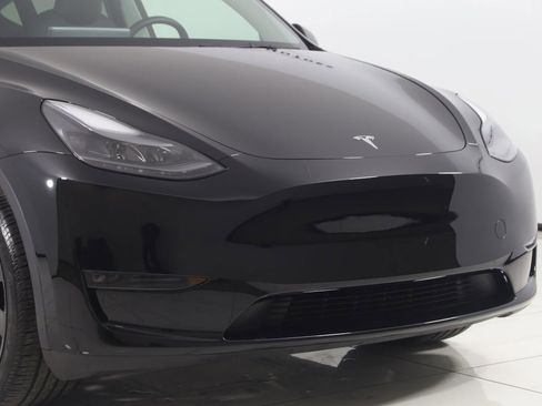 Used 2025 Tesla Model Y Long Range image 41