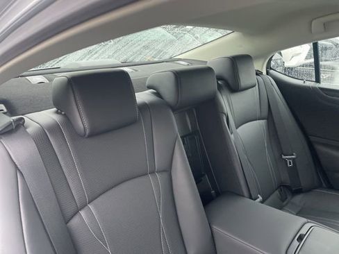 Used 2024 Lexus ES 300h 300h Luxury w/ Accessory Package (Z1) image 6