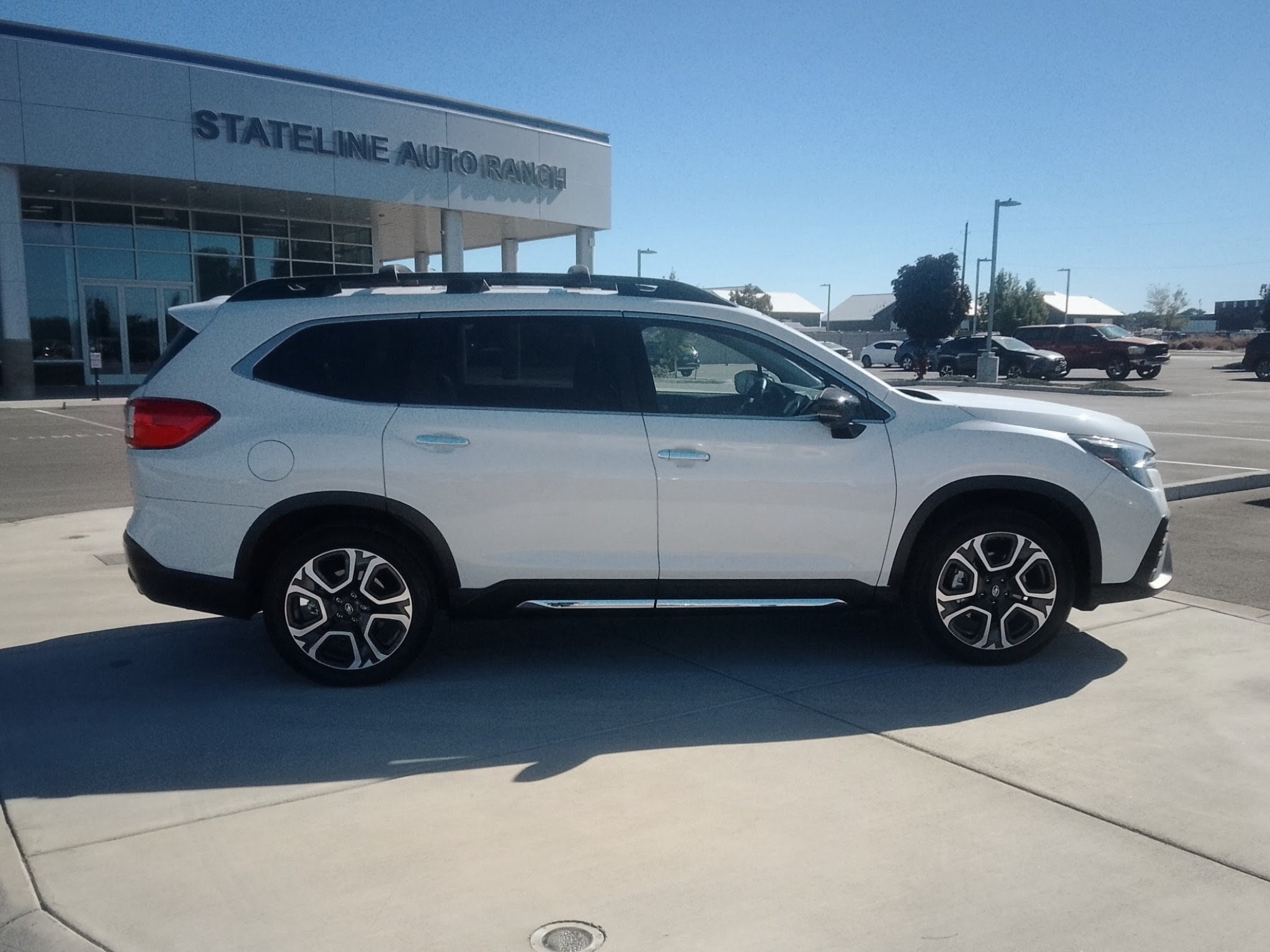 Used 2025 Subaru Ascent Touring w/ Popular Package #2 AWD/4WD image 2