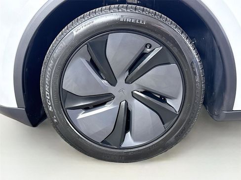 Used 2026 Tesla Model Y 2WD image 25
