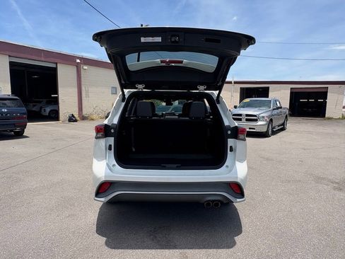 Used 2021 Toyota Highlander XSE FWD image 13