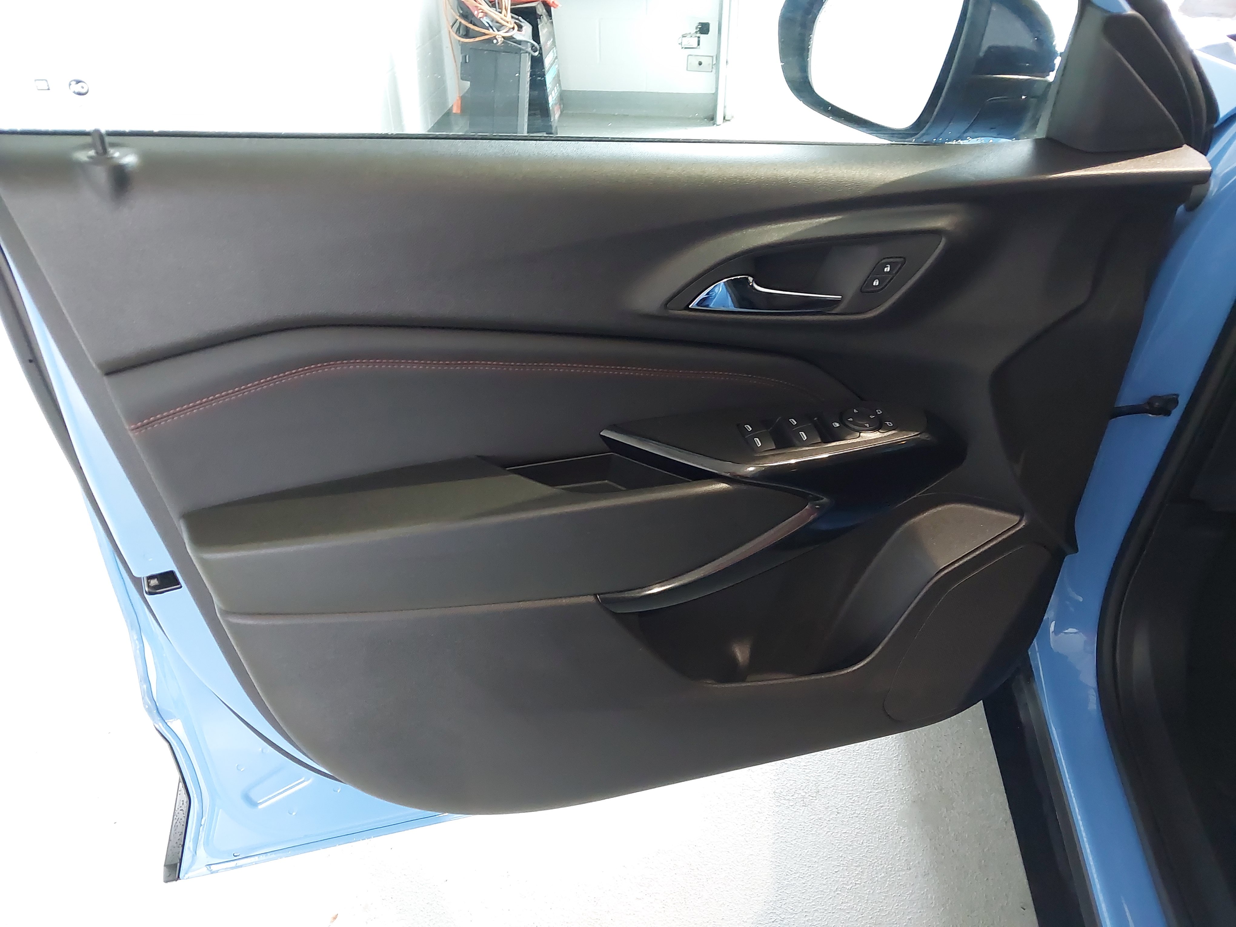 Used 2024 Chevrolet Trax RS w/ Sunroof Package FWD image 21