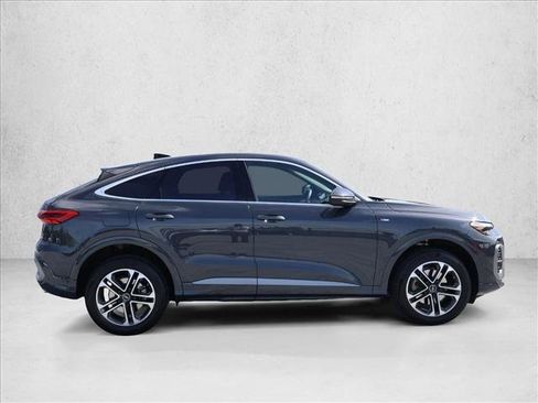 Certified 2025 Audi Q5 Premium w/ Convenience Package AWD/4WD image 4