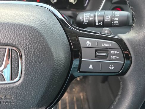 Used 2025 Honda Pilot Touring image 15