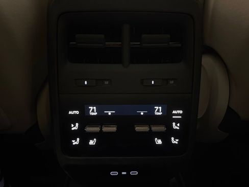 Certified 2025 Porsche Macan Turbo Electric AWD/4WD image 24