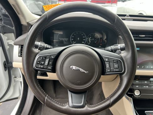 Used 2017 Jaguar XF Prestige RWD image 19