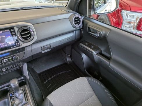Used 2022 Toyota Tacoma TRD Sport image 16