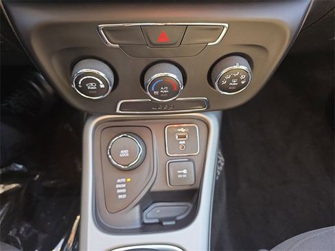 Used 2018 Jeep Compass Sport image 25