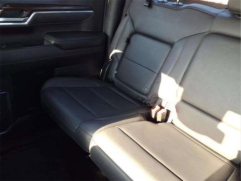 Used 2025 GMC Sierra 1500 SLT image 17