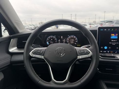 New 2026 Volkswagen Tiguan SE image 12