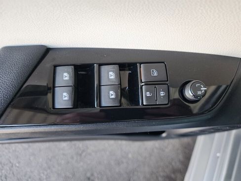 Used 2017 Toyota Prius Two FWD image 19