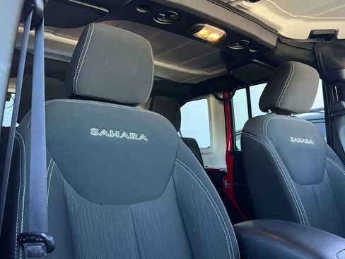 Used 2018 Jeep Wrangler Unlimited Sahara AWD/4WD image 18