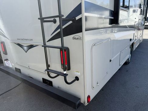 Used 2022 Ford E-450 and Econoline 450 Super Duty w/ Motorhome Prep Package image 44