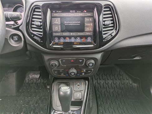 Used 2018 Jeep Compass Limited image 32