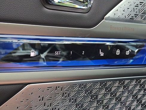 Used 2026 BMW 750e xDrive AWD/4WD image 24