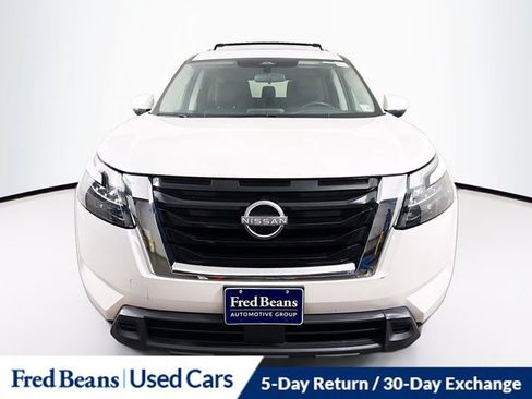 Used 2023 Nissan Pathfinder SV w/ SV Premium Package AWD/4WD image 2