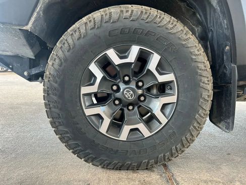 Used 2019 Toyota Tacoma TRD Off-Road image 39