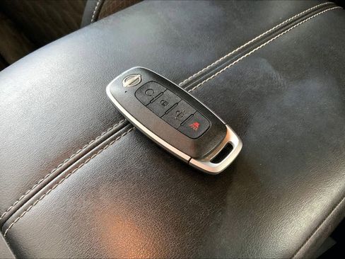 Used 2023 Nissan Pathfinder SV FWD image 15