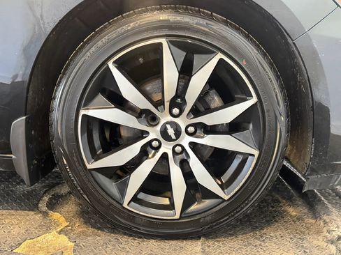 Used 2017 Chevrolet Malibu LT FWD image 29