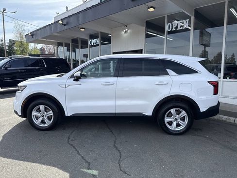 Used 2021 Kia Sorento LX AWD/4WD image 3