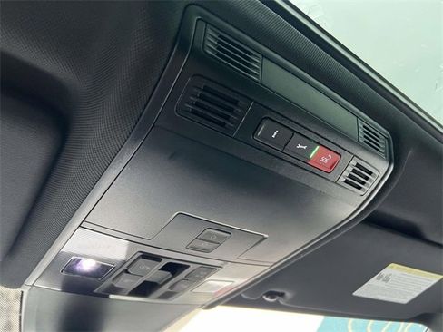 Certified 2022 Volkswagen Tiguan SE R-Line image 32