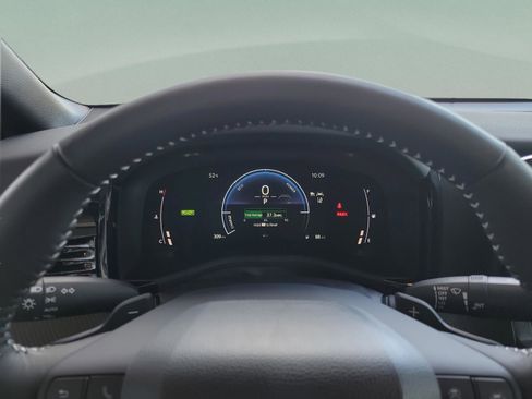 Used 2026 Toyota Camry SE image 13