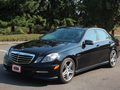 Used 2010 Mercedes-Benz E 63 AMG Sedan image 1